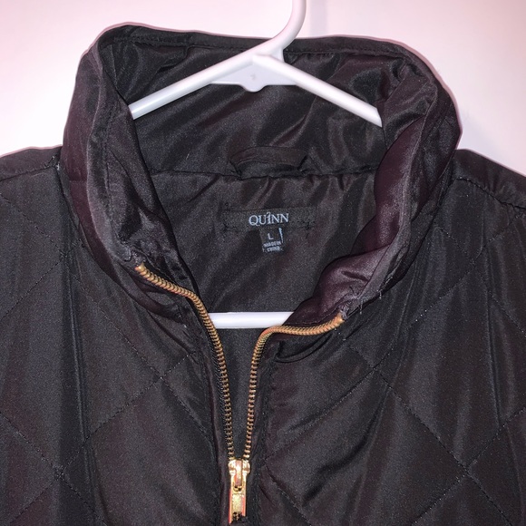 L Black Puffer Vest with Pockets - Picture 3 of 11